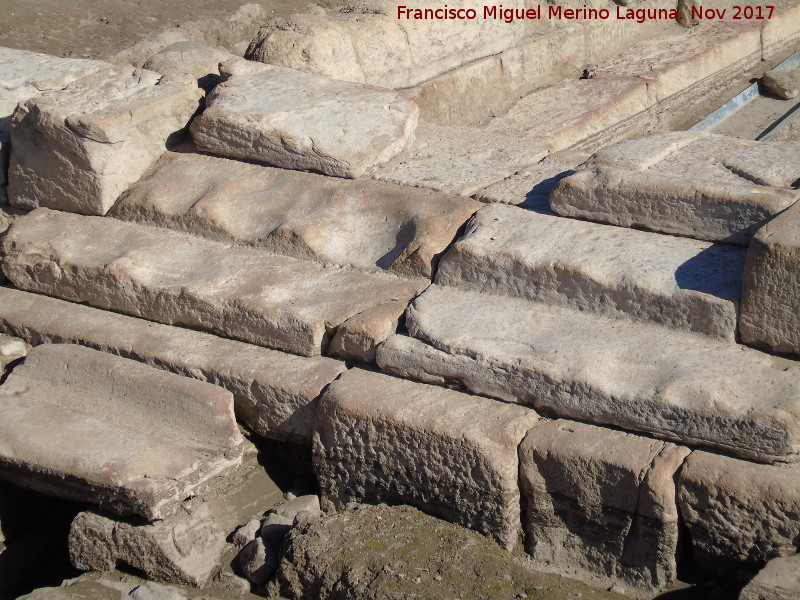 Cástulo. Gran Templo - Cástulo. Gran Templo. Escaleras