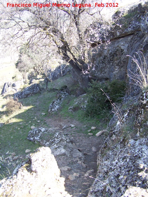 Santuario ibérico de la Cueva de la Lobera - Santuario ibérico de la Cueva de la Lobera. Antiguo camino