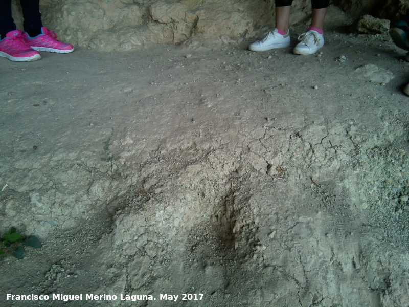 Santuario ibérico de la Cueva de la Lobera - Santuario ibérico de la Cueva de la Lobera. Altar de tierra prensada