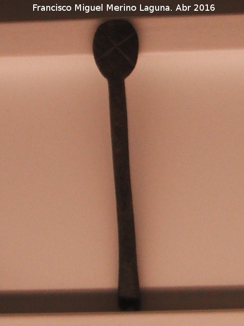 Santuario ibérico de la Cueva de la Lobera - Santuario ibérico de la Cueva de la Lobera. Espátula de bronce. Museo Provincial de Jaén