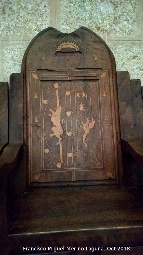 Colegiata de Santiago - Colegiata de Santiago. Escudo de la sillería
