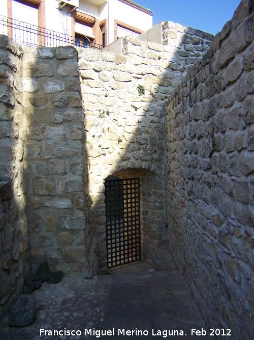 Castillo de Pallarés - Castillo de Pallarés. Puerta de acceso al recinto amurallado