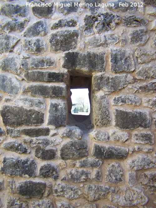 Castillo de la Consolación o Espinosa - Castillo de la Consolación o Espinosa. Ventanuco-Saetera de la puerta