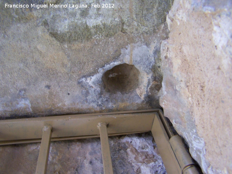 Castillo de la Consolación o Espinosa - Castillo de la Consolación o Espinosa. Hueco de la bisagra de acceso al piso superior