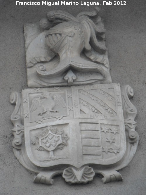 Casa del Alferez José Gallo - Casa del Alferez José Gallo. Escudo izquierdo