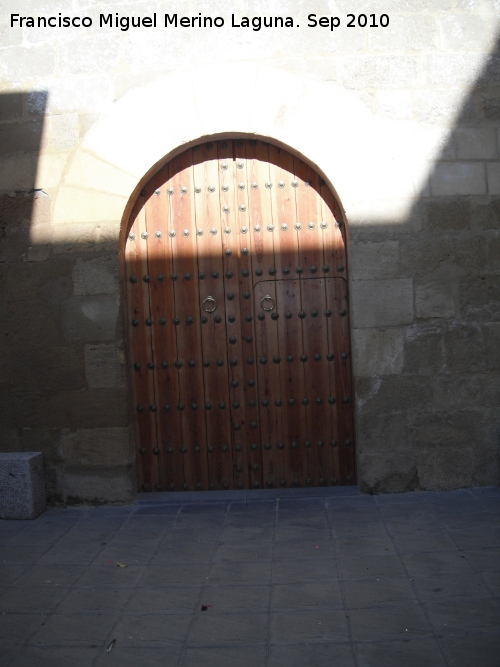Iglesia de San Pedro Apóstol - Iglesia de San Pedro Apóstol. Portada derecha