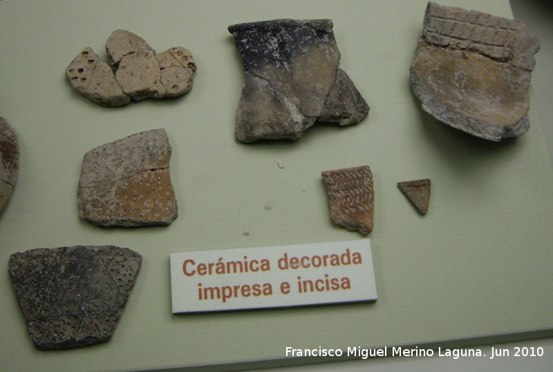 Cueva del Plato - Cueva del Plato. Cerámica incisa. Museo Provincial de Jaén