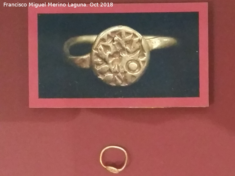 Yacimiento Las Ventas - Yacimiento Las Ventas. Anillo de oro, siglo VI. Museo Provincial de Jaén