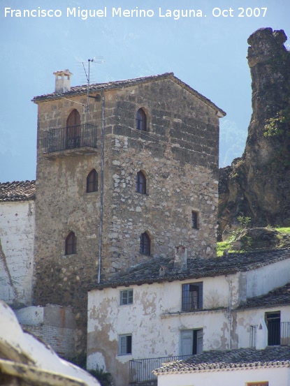 Castillo de la Yedra - Castillo de la Yedra. Torreón del tercer recinto convertido en vivienda