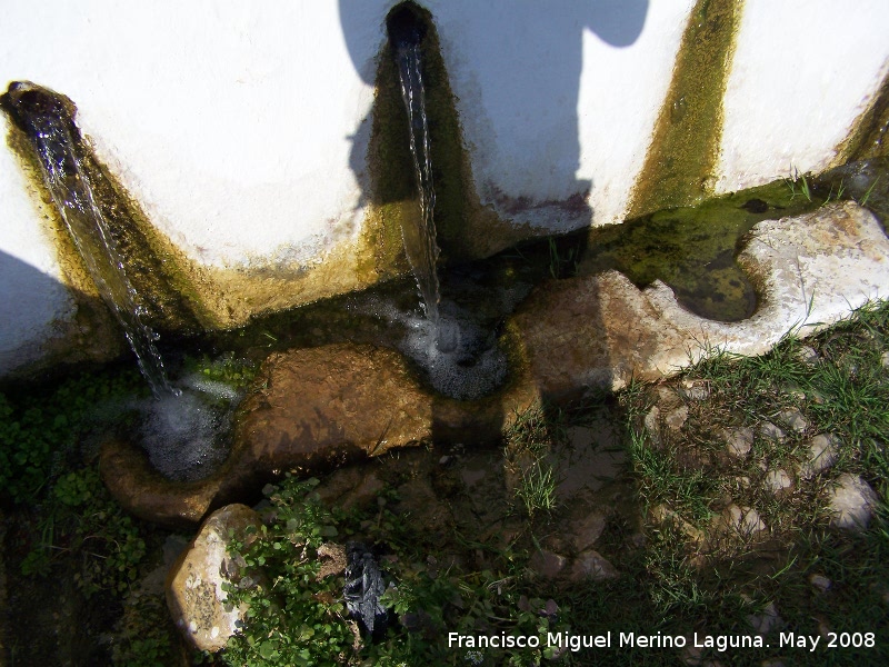 Fuente Las Pilas - Fuente Las Pilas. Apoyaderos de cántaros