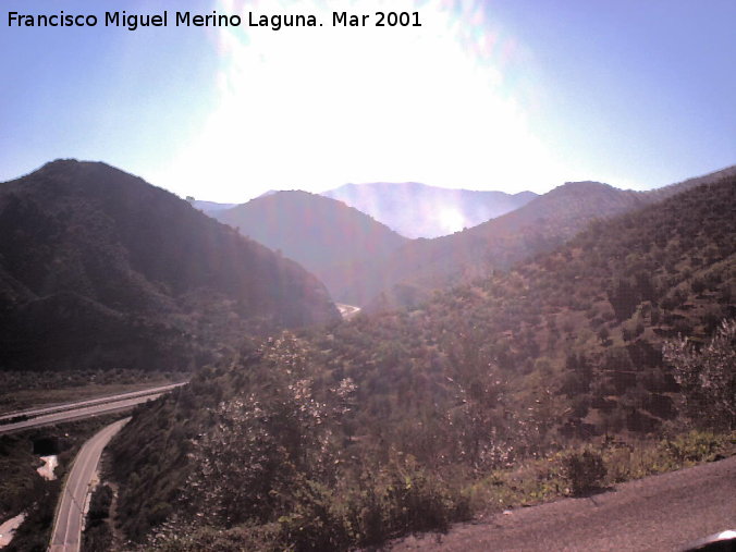 Sierra - Sierra. Desde la carretera que sube a Cárcheles con la autovía al fondo