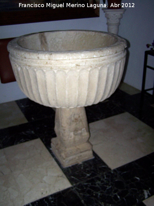 Iglesia de los Ángeles - Iglesia de los Ángeles. Pila bautismal