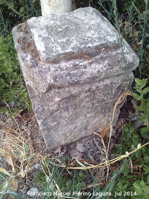 Cruz de la Calle Carríl - Cruz de la Calle Carríl. Base de piedra