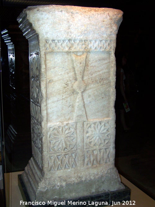 Mezquita Catedral. Baslica de San Vicente - Mezquita Catedral. Baslica de San Vicente. Tenante del Altar. Siglo VII