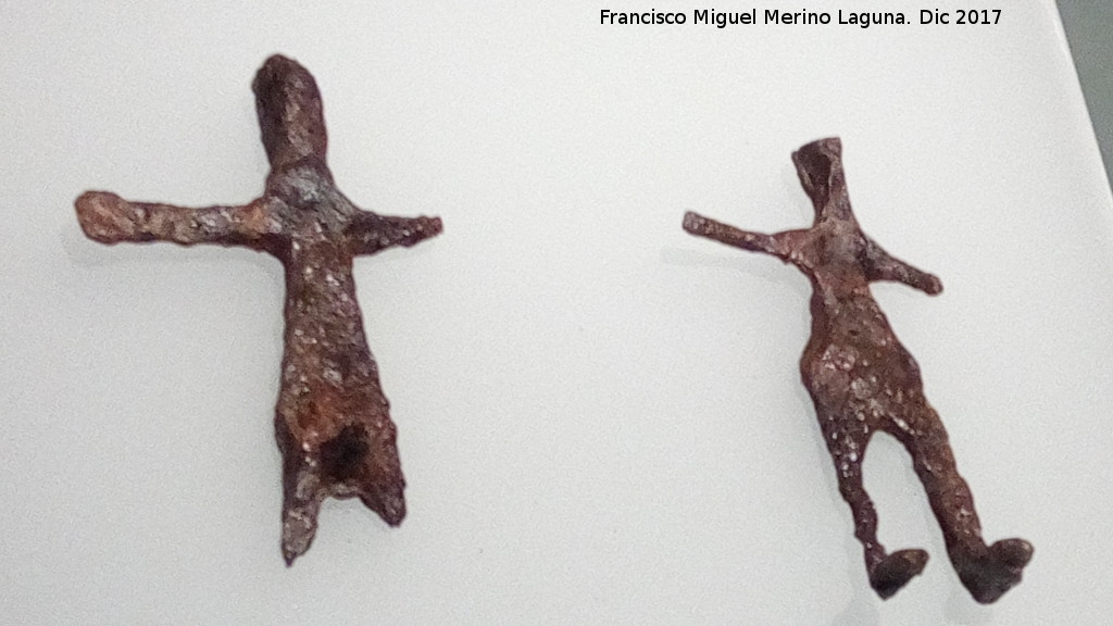 Las Atalayuelas - Las Atalayuelas. Exvobos de hierro de un hombre y una mujer. Siglos II-I a.C. Museo Ibero de Jaén
