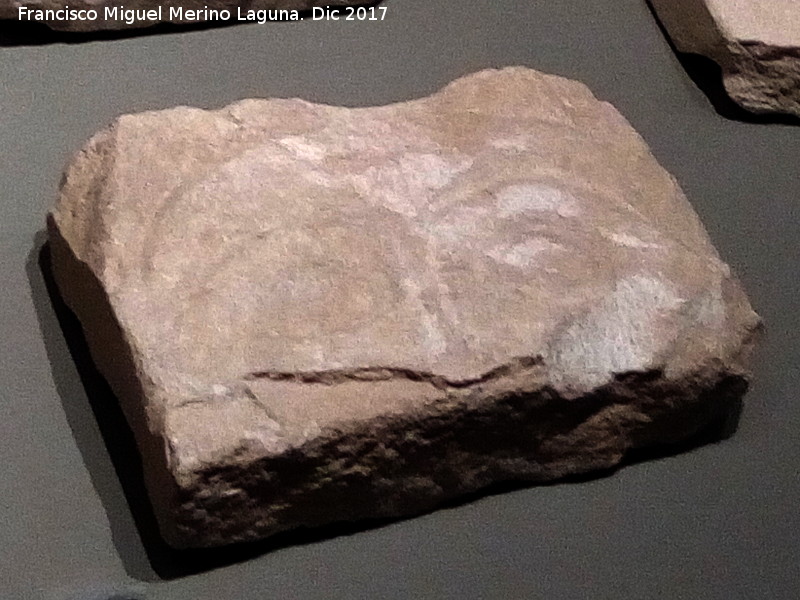 Las Atalayuelas - Las Atalayuelas. Placa con ojos humanos. Museo Ibero de Jaén