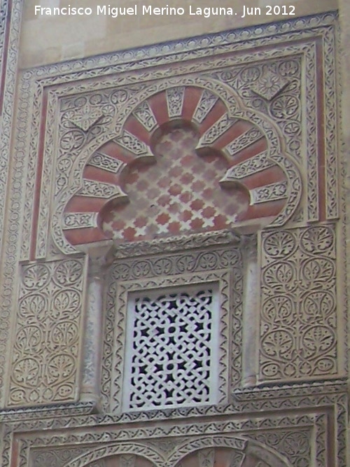 Mezquita Catedral. Puerta de la Concepción - Mezquita Catedral. Puerta de la Concepción. Ventana con celosía