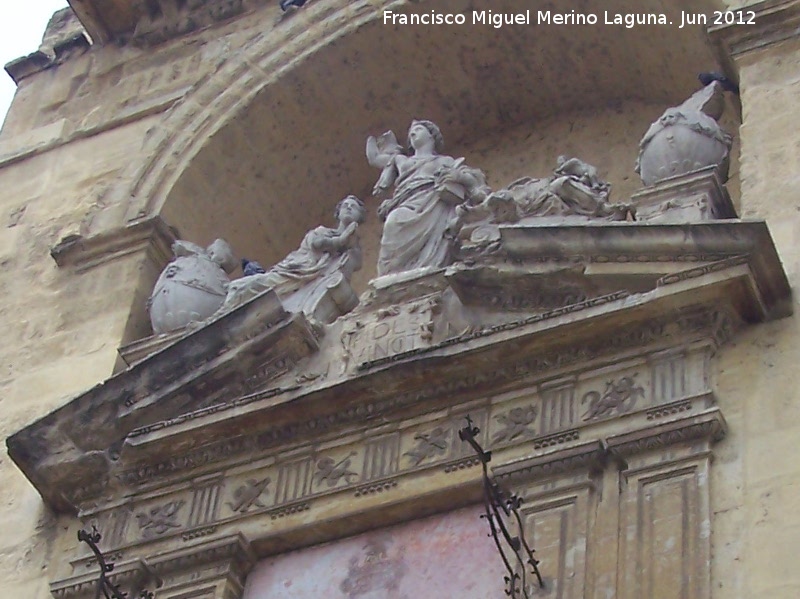 Mezquita Catedral. Custodia del Muro Sur - Mezquita Catedral. Custodia del Muro Sur. Frontn y estatuas