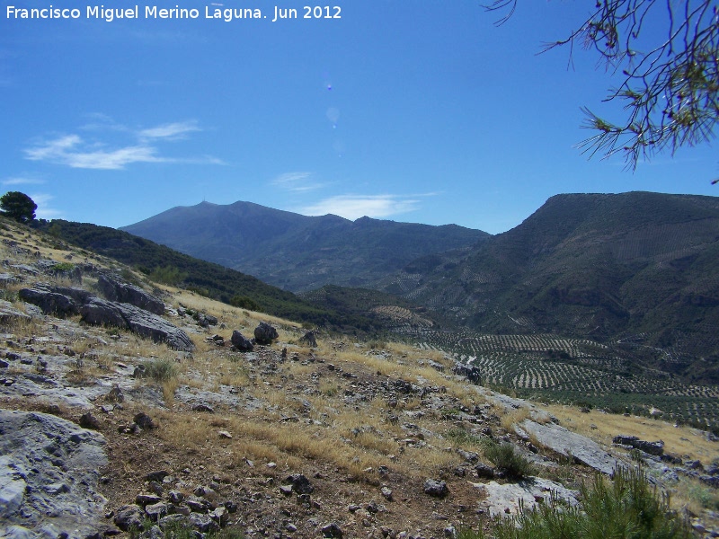 Hoya de la Sierra - Hoya de la Sierra. Con el Almadén al fondo