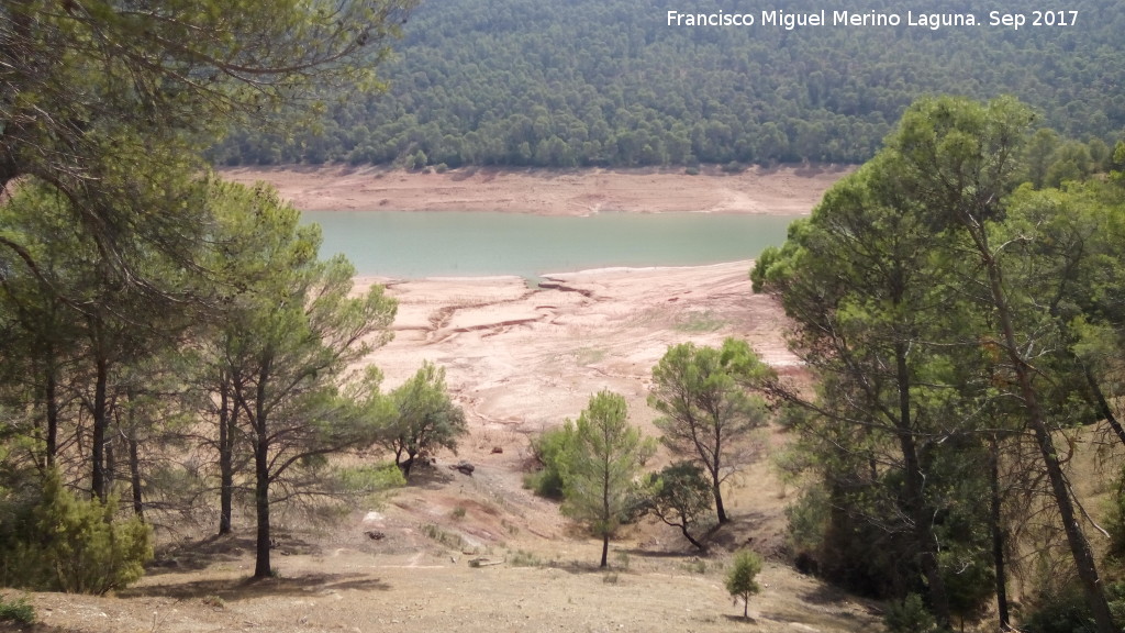 Pantano del Tranco - Pantano del Tranco. Desde el Mirador de Bujaraiza en sequía