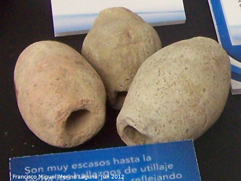 Teatro Romano - Teatro Romano. Pesas para redes de época medieval siglos XI - XIII d.C.
