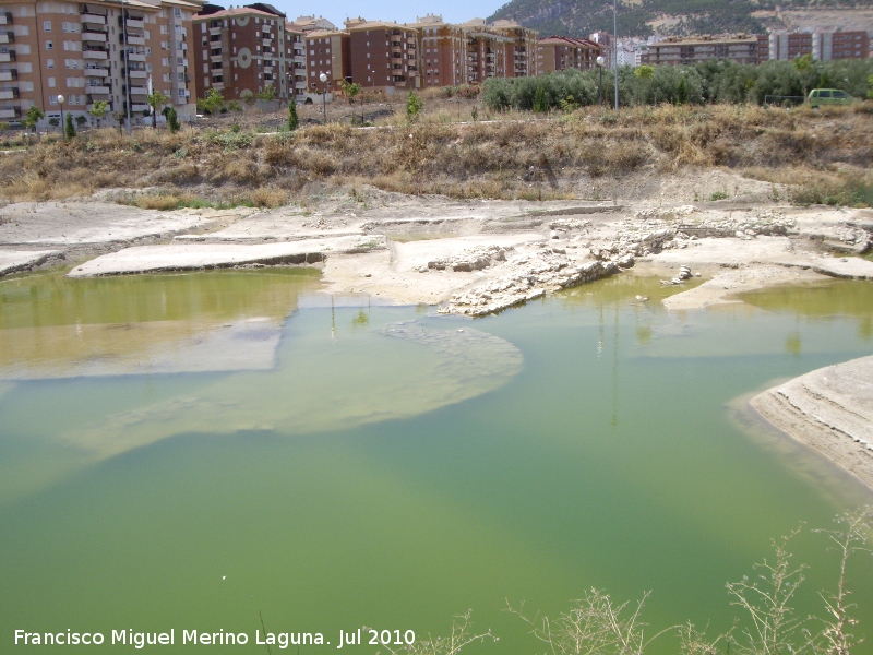 Marroquíes Bajos - Marroquíes Bajos. Murallas con bastiónes circulares uno inundado