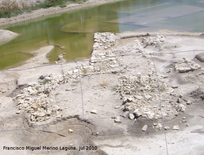 Marroquíes Bajos - Marroquíes Bajos. Murallas con bastiónes circulares uno inundado