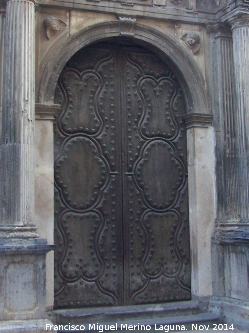 Puerta - Puerta. Iglesia de las Mercedes - Priego de Córdoba