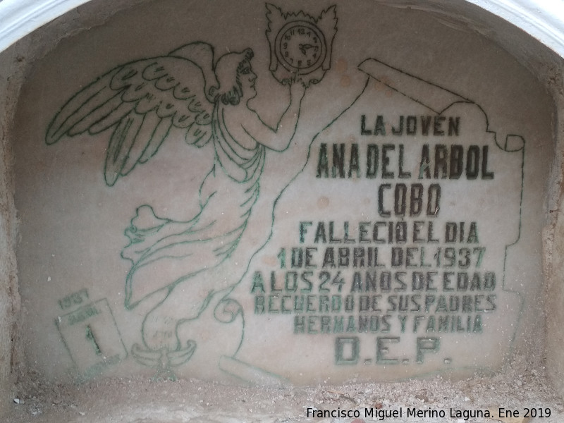 Cementerio de San Eufrasio - Cementerio de San Eufrasio. Tumba de una fallecida del Bombardeo de Jaén, mostrando el día y la hora del bombardeo