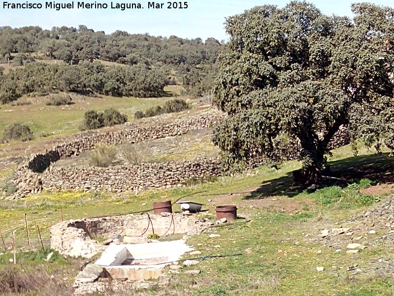 Lavadero de La Cándila - Lavadero de La Cándila. Al fondo el corral circular de La Cándida
