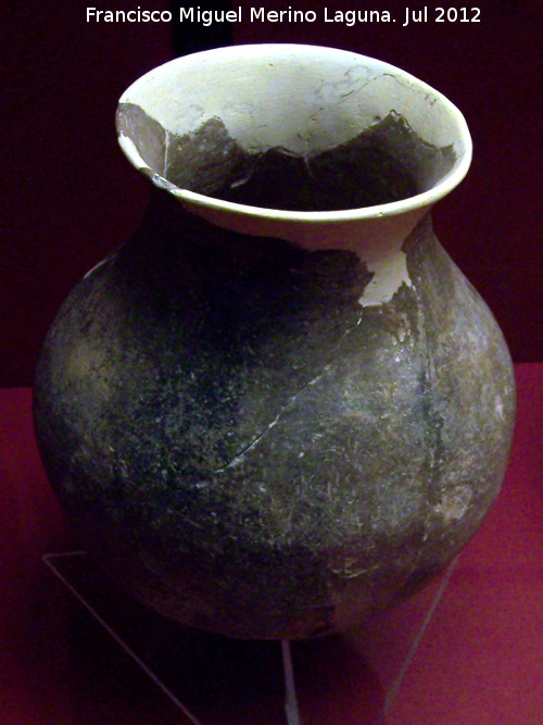 Cueva de Caño Quebrado - Cueva de Caño Quebrado. Olla. Museo Arqueológico de Úbeda