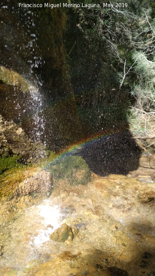 Cascada Cuarta de La Hueta - Cascada Cuarta de La Hueta. Arcoíris