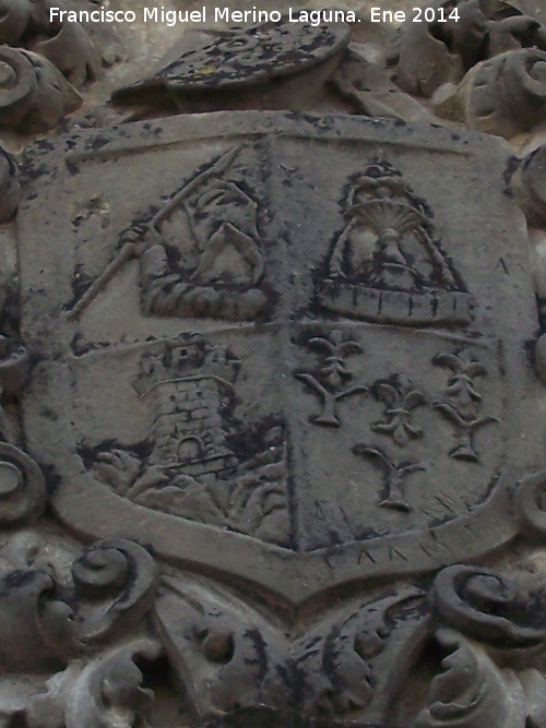Casa de Los Fontecilla - Casa de Los Fontecilla. Detalle del escudo izquierdo