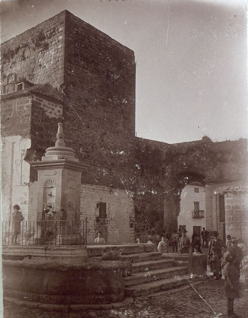 Fuente de la Puerta de Úbeda - Fuente de la Puerta de Úbeda. Foto antigua. De Enrique Romero de Torres