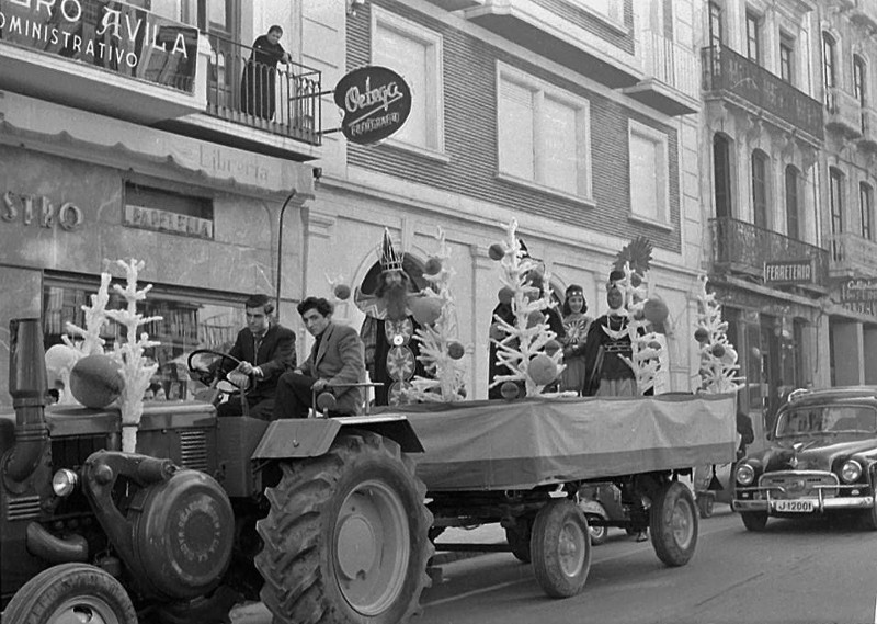 Calle Bernabé Soriano - Calle Bernabé Soriano. Foto antigua. Cabalgata de Reyes. Archivo IEG