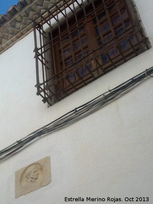 Casa de la Calle Rostro nº 12 - Casa de la Calle Rostro nº 12. Alero, reja y tondo