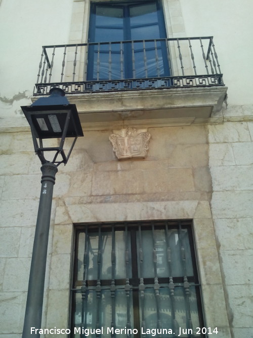 Casa de los Condes de Pozo Ancho - Casa de los Condes de Pozo Ancho. Situacin de los escudos
