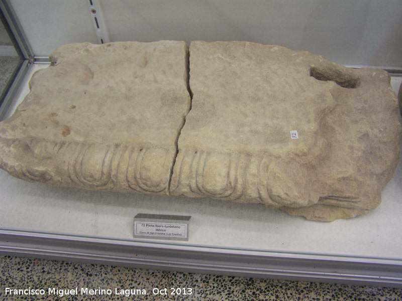 Necrpolis de San Cristbal - Necrpolis de San Cristbal. Pinto ibero turdetano. Museo San Antonio de Padua - Martos