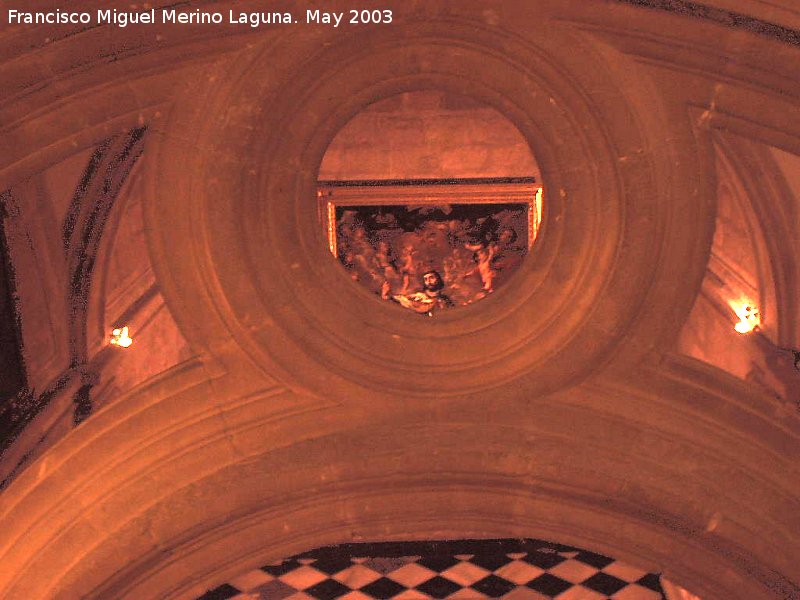 Catedral de Jan. Panten - Catedral de Jan. Panten. El retrato de San Fernando, atribuido a Valds Leal, a travs de los arcos del Panten