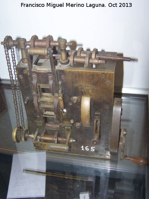 Cinematógrafo - Cinematógrafo. Museo Colegio San Antonio de Padua - Martos