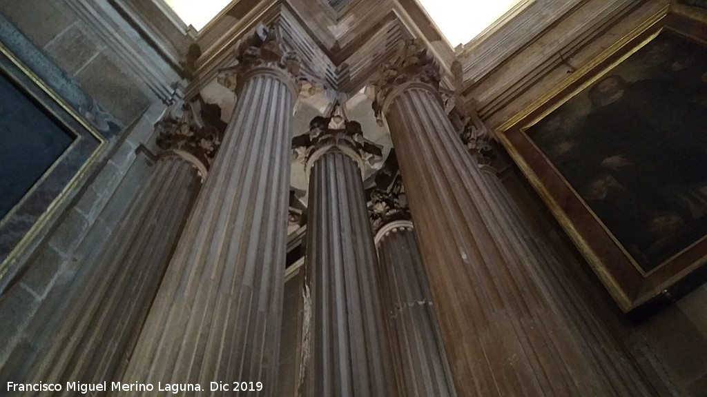 Catedral de Ja�n. Sacrist�a - Catedral de Ja�n. Sacrist�a. Detalle de las columnas