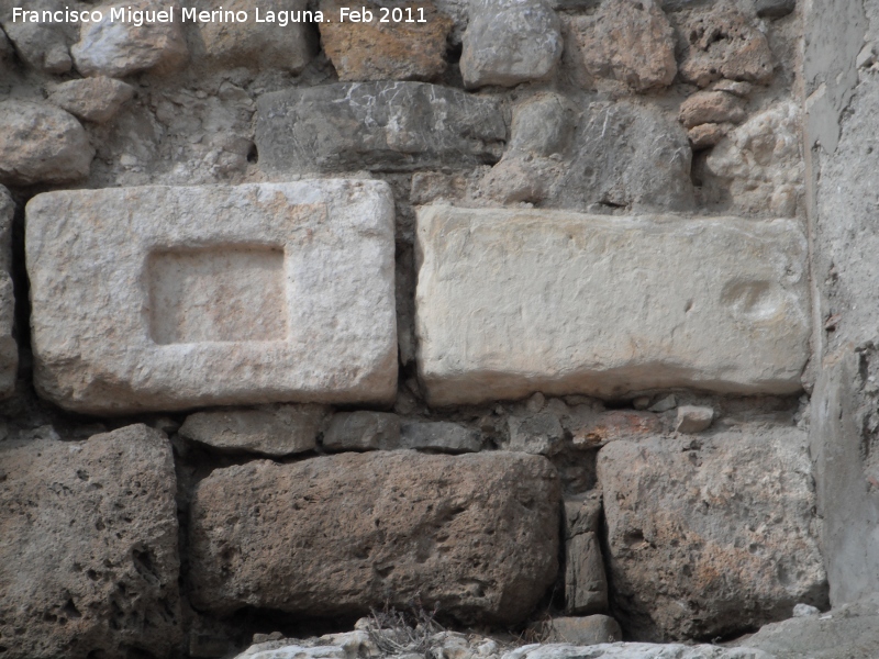Castillo de La Guardia. Muralla - Castillo de La Guardia. Muralla. Restos arqueológicos integrados en la muralla