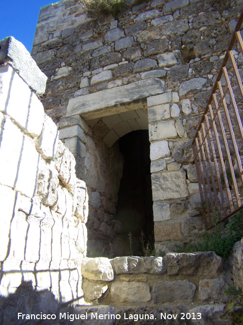 Castillo de La Guardia. Torreón del Alcázar Sureste - Castillo de La Guardia. Torreón del Alcázar Sureste. Puerta de acceso