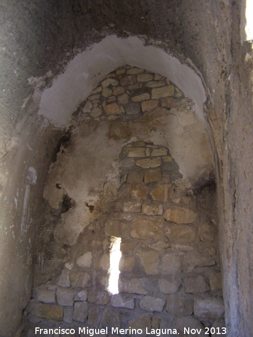 Castillo de La Guardia. Torreón del Alcázar Sureste - Castillo de La Guardia. Torreón del Alcázar Sureste. Saetera y bóveda apuntada