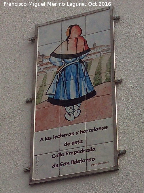 Calle Vicente Montuno Morente - Calle Vicente Montuno Morente. Placa a las lecheras y hortelanos de la Calle Empedrada de San Ildefonso