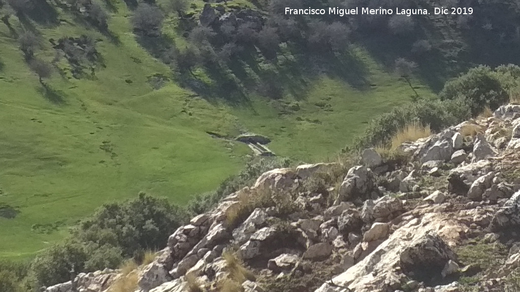 Pilar del Tejuelo - Pilar del Tejuelo. Desde la ladera del Cerro Los Morales