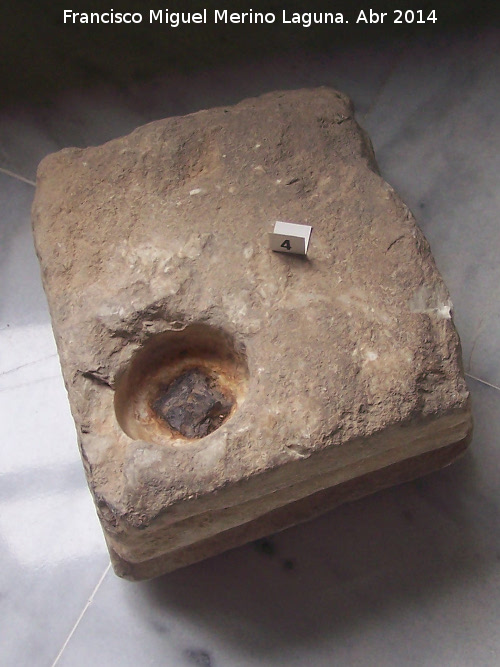 Quicio - Quicio. Gozne romano siglo I - III d.C. Museo Arqueológico Profesor Sotomayor - Andújar