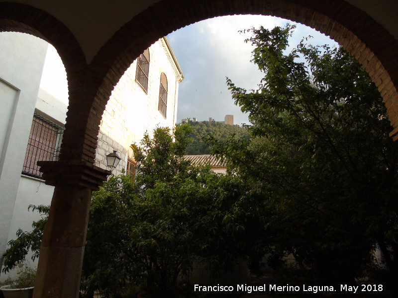 Convento de Santa Úrsula - Convento de Santa Úrsula. Con el Castillo al fondo