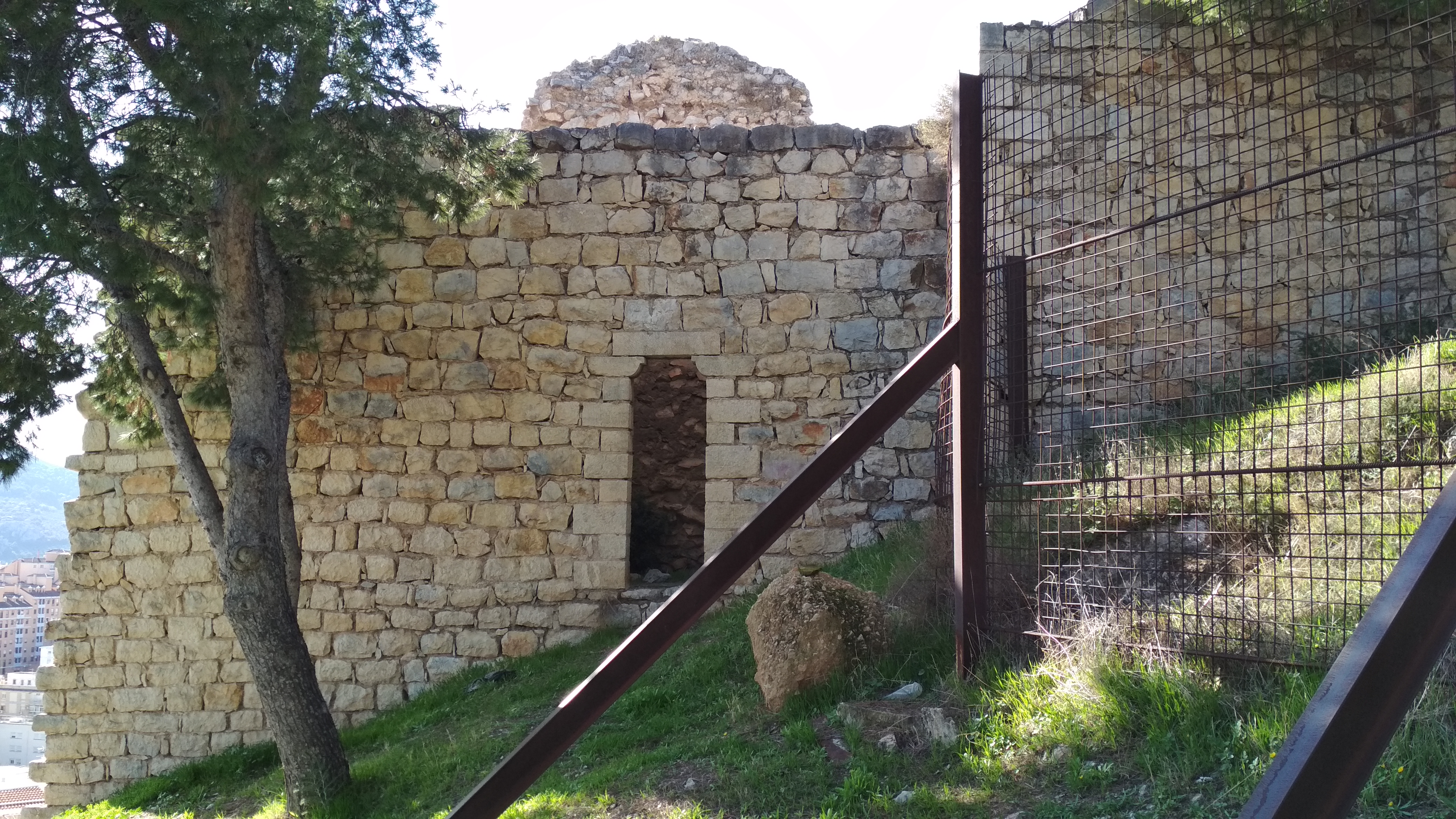 Muralla de Ja�n. Torre�n Sur I - Muralla de Ja�n. Torre�n Sur I. Intramuros
