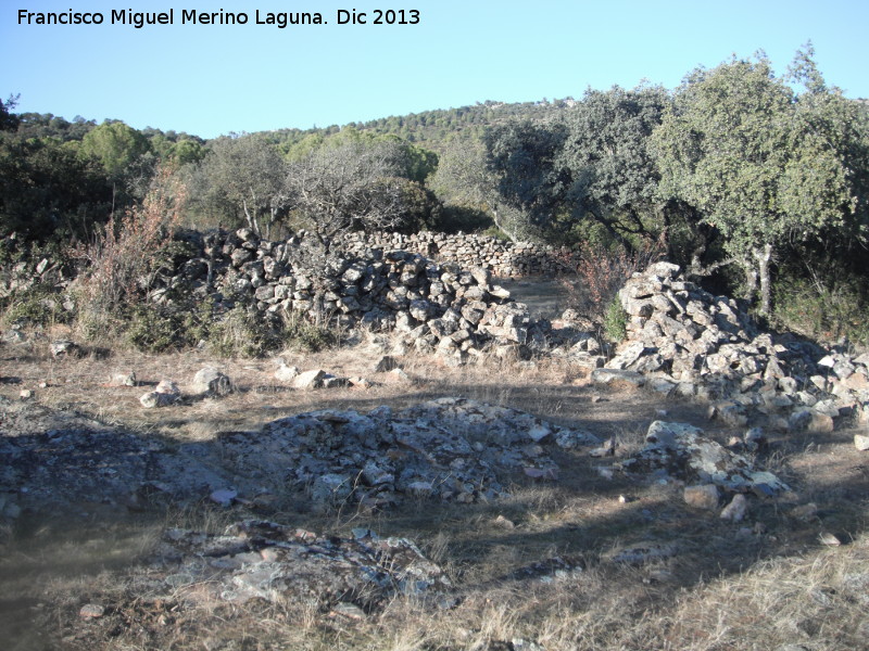 Poblado islámico de Torre Alver - Poblado islámico de Torre Alver. Restos de muros